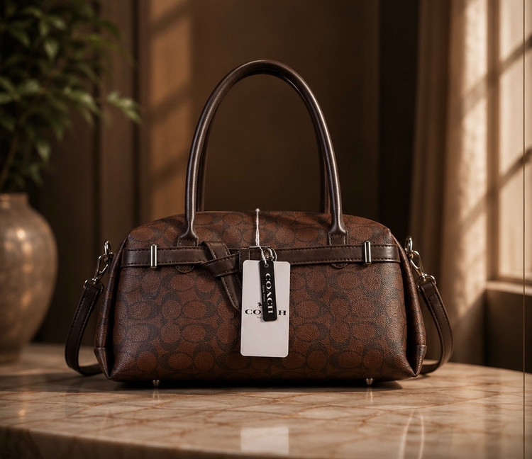 کیف دستی زنانه کوچ مدل دافل طرح مونوگرام